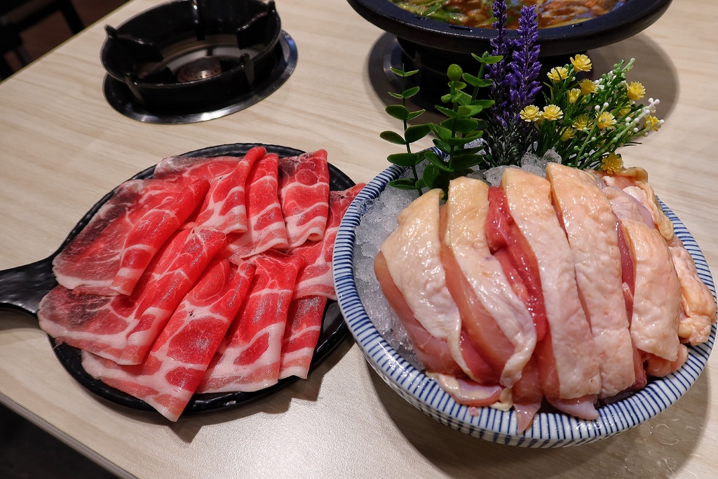 【三重火鍋】狂一鍋三重重新店│火鍋第一品牌樂多多集團 旗下排隊宵夜名店│結合台灣小吃的創意火鍋 宵夜吃火鍋還送肉!!│新北三重火鍋推薦 @混血珊莎的奇幻旅程