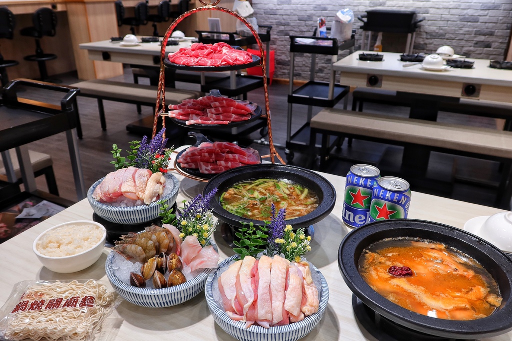 【三重火鍋】狂一鍋三重重新店│火鍋第一品牌樂多多集團 旗下排隊宵夜名店│結合台灣小吃的創意火鍋 宵夜吃火鍋還送肉!!│新北三重火鍋推薦 @混血珊莎的奇幻旅程