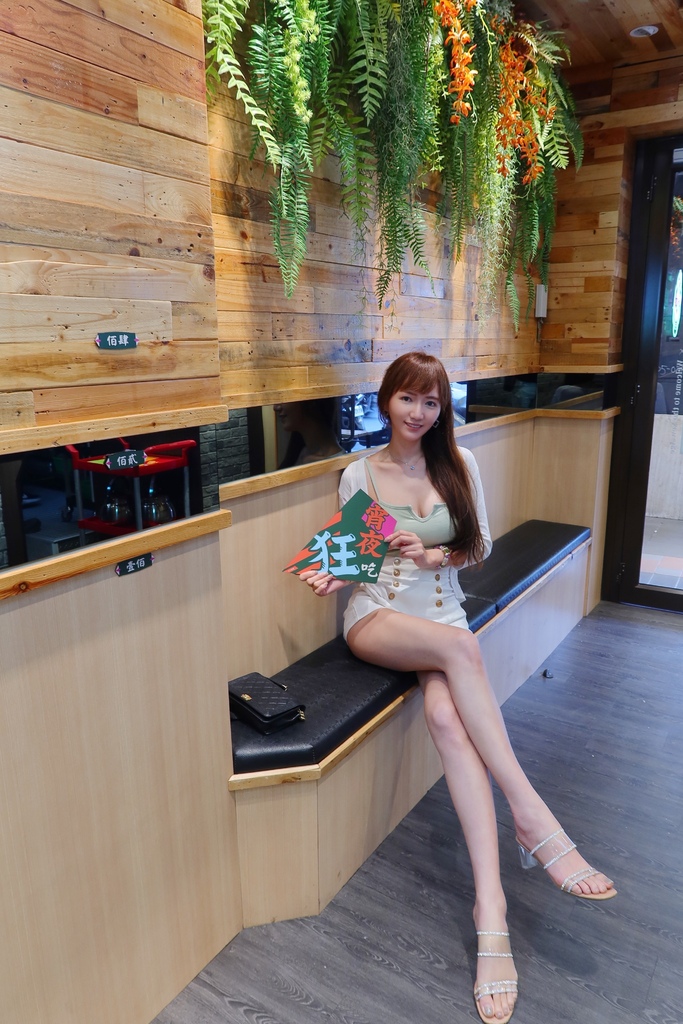 【三重火鍋】狂一鍋三重重新店│火鍋第一品牌樂多多集團 旗下排隊宵夜名店│結合台灣小吃的創意火鍋 宵夜吃火鍋還送肉!!│新北三重火鍋推薦 @混血珊莎的奇幻旅程