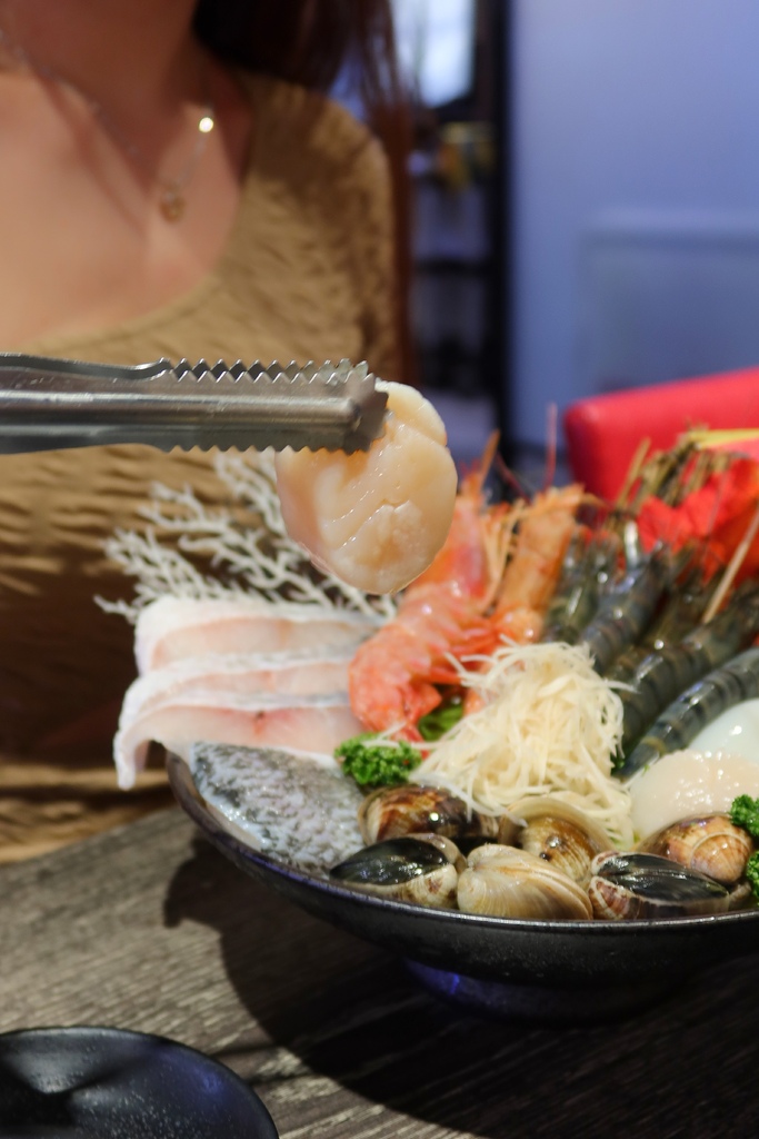 【中原夜市美食】上官木桶鍋中壢，麻辣牛奶鍋香辣過癮，獨家海陸套餐，雙重享受大滿足! @混血珊莎的奇幻旅程
