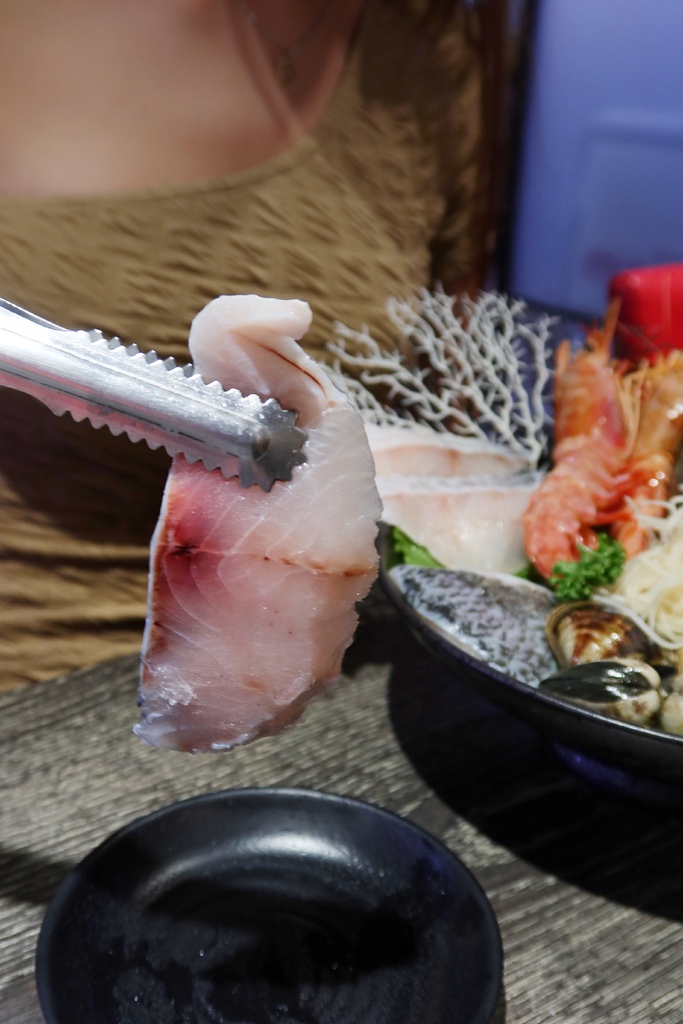 【中原夜市美食】上官木桶鍋中壢，麻辣牛奶鍋香辣過癮，獨家海陸套餐，雙重享受大滿足! @混血珊莎的奇幻旅程