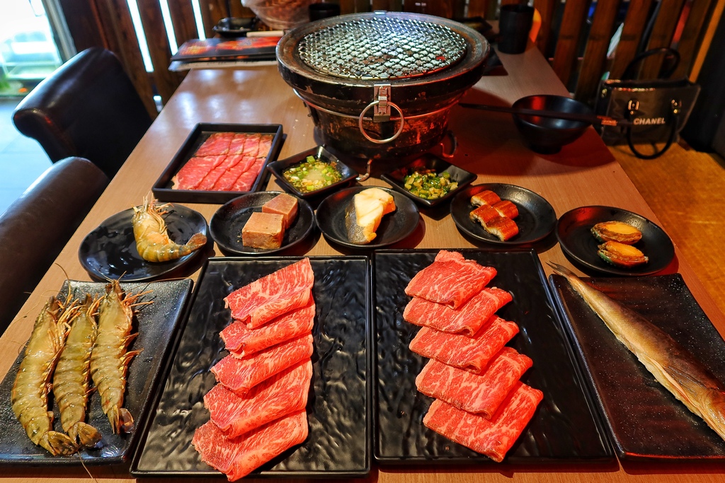 【三重燒烤吃到飽】名炙炭火燒肉│現切頂級日本和牛 爽吃比手大生蠔!│三重超強頂級燒肉 和牛海鮮吃到飽 │新北三重吃到飽推薦! @混血珊莎的奇幻旅程