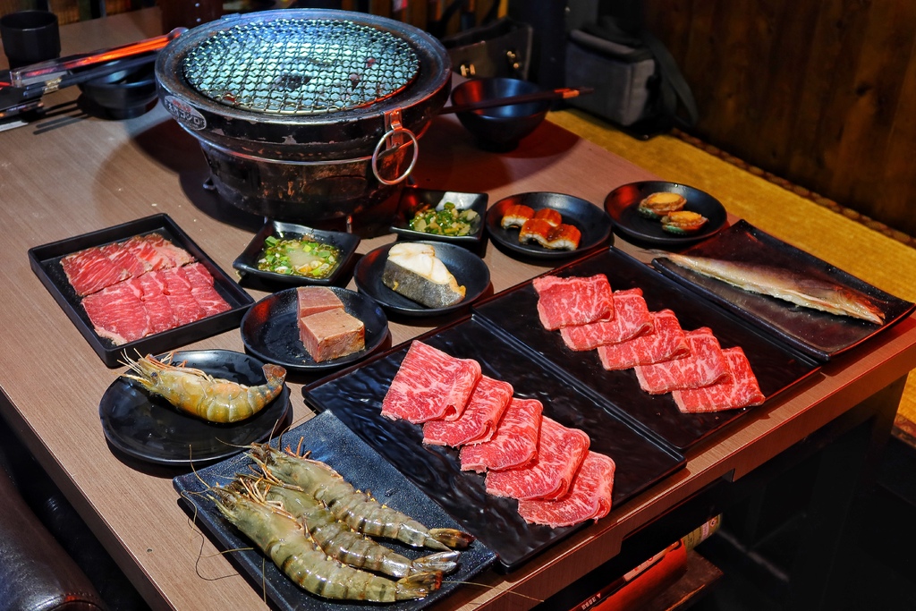 【三重燒烤吃到飽】名炙炭火燒肉│現切頂級日本和牛 爽吃比手大生蠔!│三重超強頂級燒肉 和牛海鮮吃到飽 │新北三重吃到飽推薦! @混血珊莎的奇幻旅程