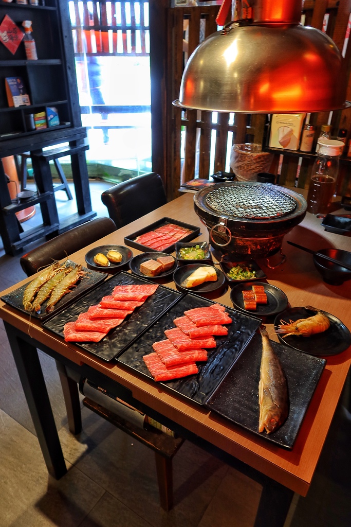 【三重燒烤吃到飽】名炙炭火燒肉│現切頂級日本和牛 爽吃比手大生蠔!│三重超強頂級燒肉 和牛海鮮吃到飽 │新北三重吃到飽推薦! @混血珊莎的奇幻旅程