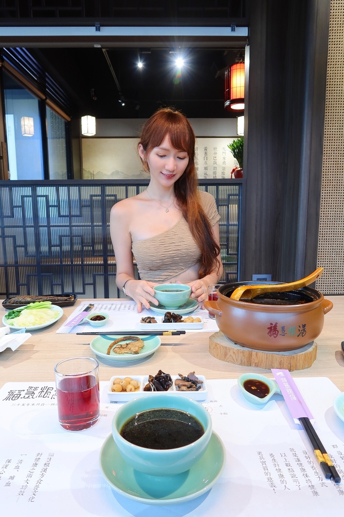 【台中雞湯】福慧根湯台中烏日店， 35 年堅持只賣一鍋湯，極品烏骨雞湯濃郁香醇，日式禪風包廂用餐環境，台中烏日餐廳推薦! @混血珊莎的奇幻旅程