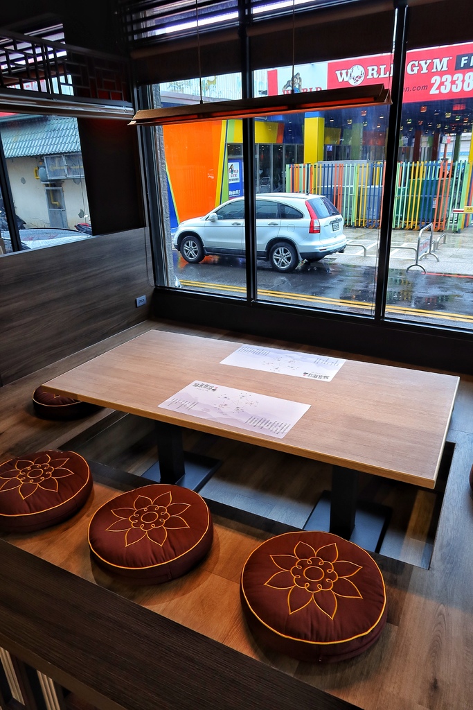 【台中雞湯】福慧根湯台中烏日店， 35 年堅持只賣一鍋湯，極品烏骨雞湯濃郁香醇，日式禪風包廂用餐環境，台中烏日餐廳推薦! @混血珊莎的奇幻旅程
