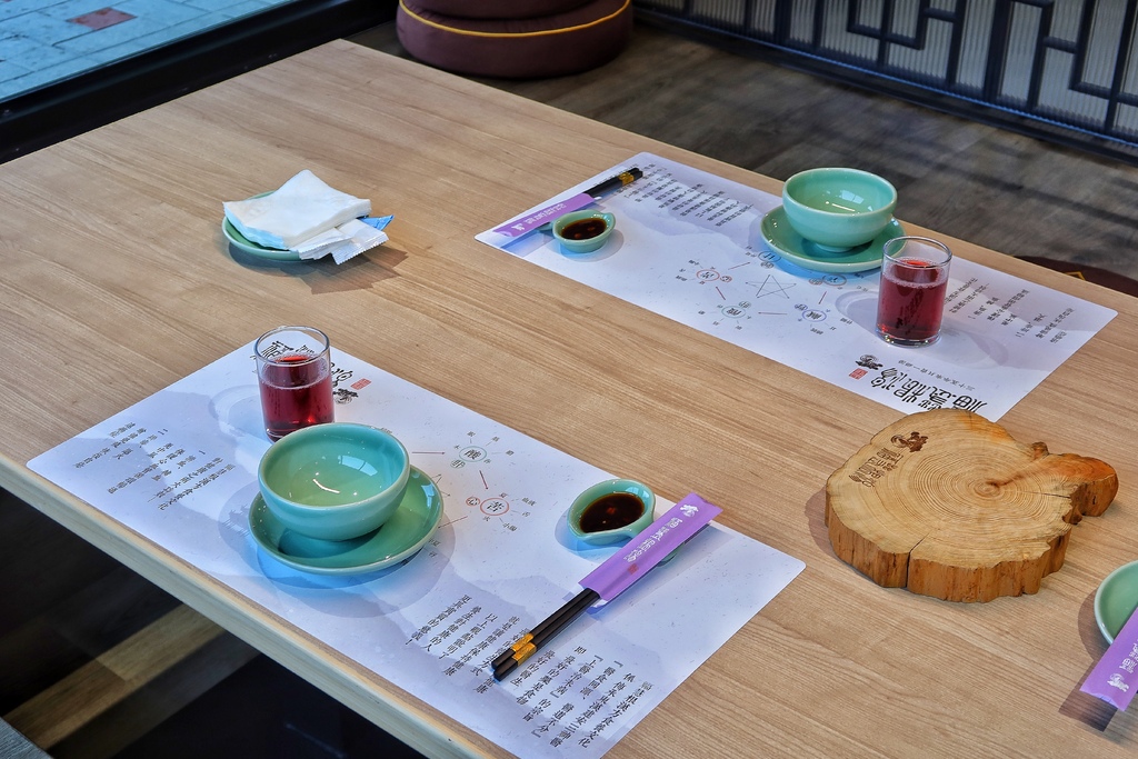 【台中雞湯】福慧根湯台中烏日店， 35 年堅持只賣一鍋湯，極品烏骨雞湯濃郁香醇，日式禪風包廂用餐環境，台中烏日餐廳推薦! @混血珊莎的奇幻旅程