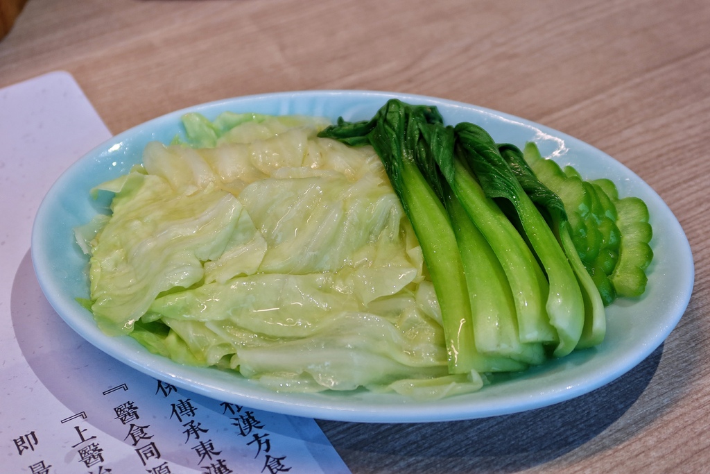 【台中雞湯】福慧根湯台中烏日店， 35 年堅持只賣一鍋湯，極品烏骨雞湯濃郁香醇，日式禪風包廂用餐環境，台中烏日餐廳推薦! @混血珊莎的奇幻旅程