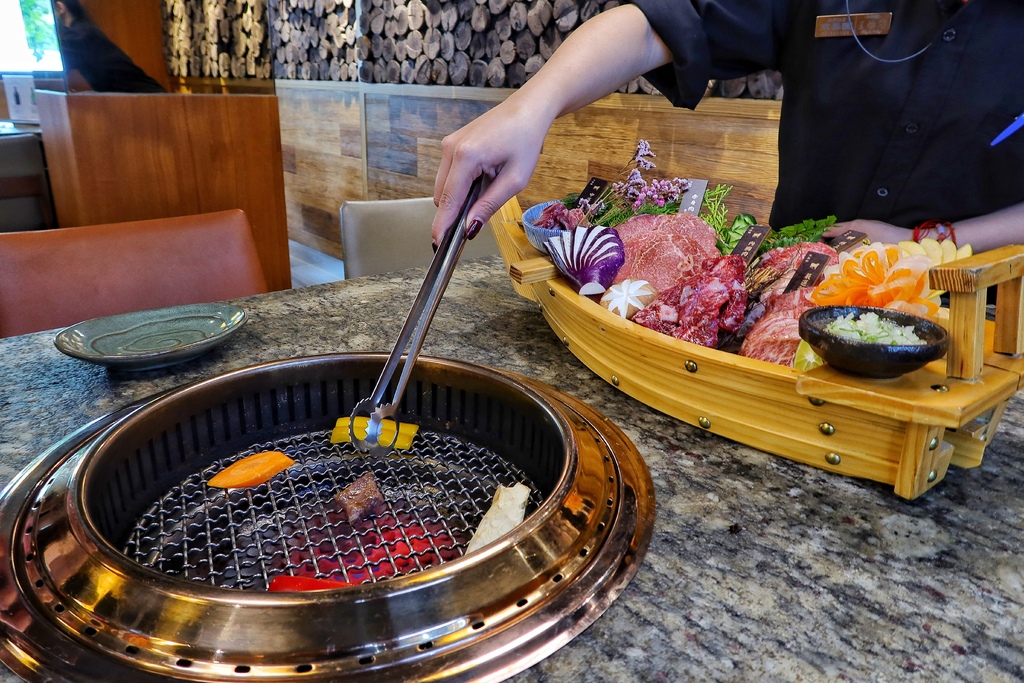 【國父紀念館燒肉】京昌園日本本格燒肉餐廳，必吃夢幻日本黑毛和牛，入口即化超銷魂! @混血珊莎的奇幻旅程