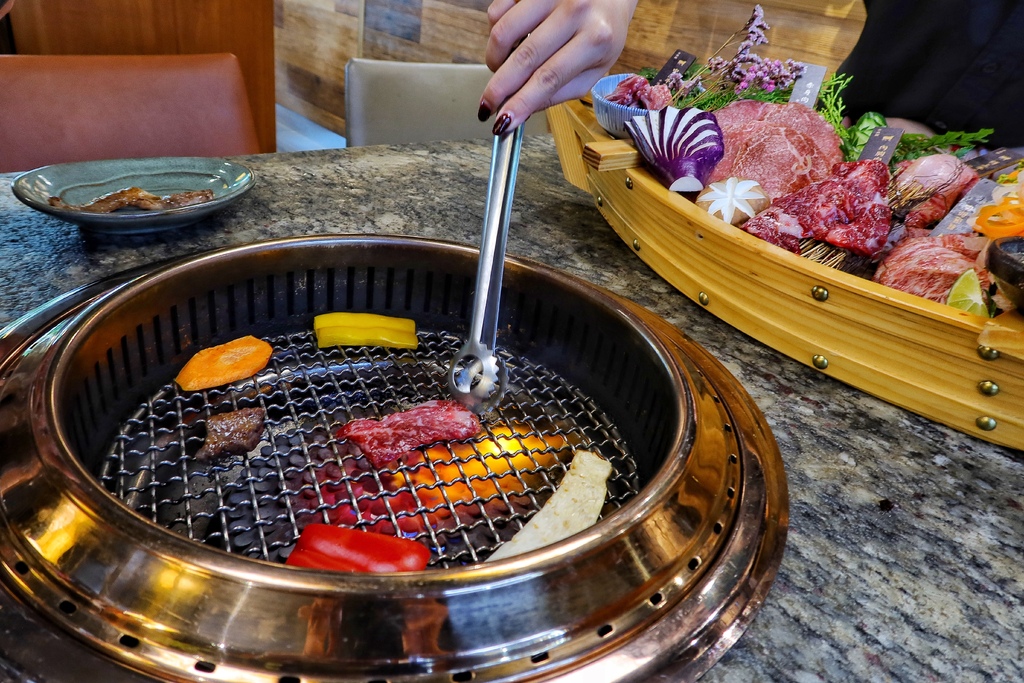 【國父紀念館燒肉】京昌園日本本格燒肉餐廳，必吃夢幻日本黑毛和牛，入口即化超銷魂! @混血珊莎的奇幻旅程