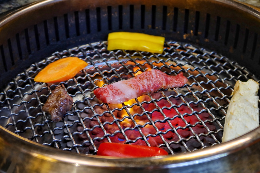 【國父紀念館燒肉】京昌園日本本格燒肉餐廳，必吃夢幻日本黑毛和牛，入口即化超銷魂! @混血珊莎的奇幻旅程