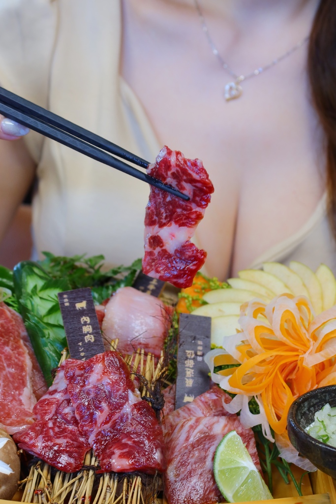 【國父紀念館燒肉】京昌園日本本格燒肉餐廳，必吃夢幻日本黑毛和牛，入口即化超銷魂! @混血珊莎的奇幻旅程