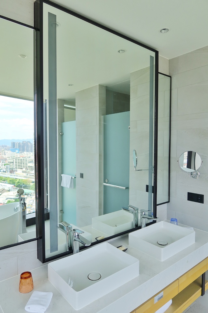【板橋傑仕堡】傑仕堡有氧酒店，飽覽城市高樓美景，頂樓還有日式景觀湯屋! @混血珊莎的奇幻旅程