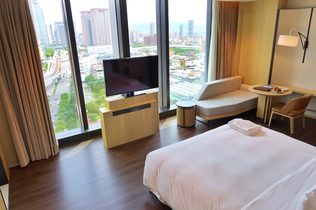 【板橋傑仕堡】傑仕堡有氧酒店，飽覽城市高樓美景，頂樓還有日式景觀湯屋! @混血珊莎的奇幻旅程