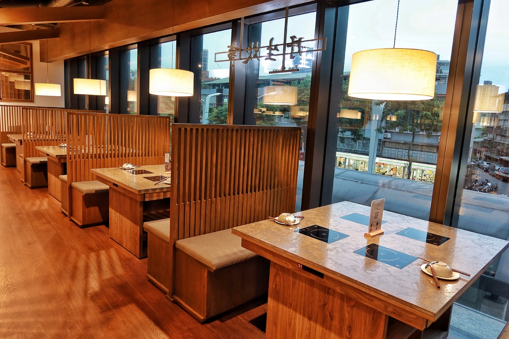 【板橋傑仕堡】傑仕堡有氧酒店，飽覽城市高樓美景，頂樓還有日式景觀湯屋! @混血珊莎的奇幻旅程