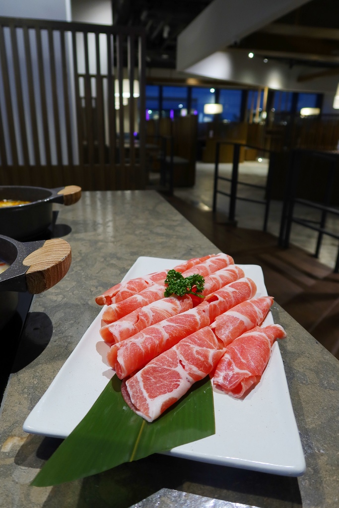 【板橋傑仕堡】傑仕堡有氧酒店，飽覽城市高樓美景，頂樓還有日式景觀湯屋! @混血珊莎的奇幻旅程