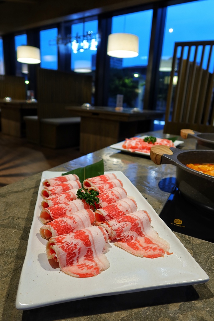 【板橋傑仕堡】傑仕堡有氧酒店，飽覽城市高樓美景，頂樓還有日式景觀湯屋! @混血珊莎的奇幻旅程