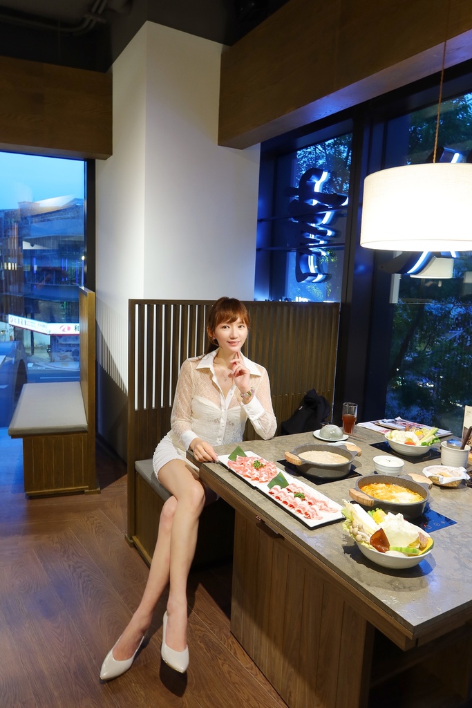 【板橋傑仕堡】傑仕堡有氧酒店，飽覽城市高樓美景，頂樓還有日式景觀湯屋! @混血珊莎的奇幻旅程