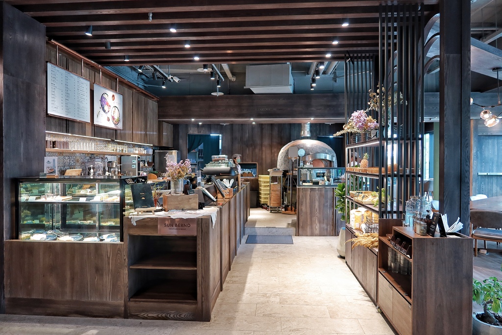【板橋傑仕堡】傑仕堡有氧酒店，飽覽城市高樓美景，頂樓還有日式景觀湯屋! @混血珊莎的奇幻旅程