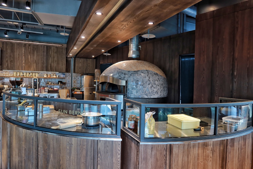 【板橋傑仕堡】傑仕堡有氧酒店，飽覽城市高樓美景，頂樓還有日式景觀湯屋! @混血珊莎的奇幻旅程