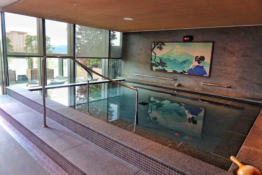 【板橋傑仕堡】傑仕堡有氧酒店，飽覽城市高樓美景，頂樓還有日式景觀湯屋! @混血珊莎的奇幻旅程