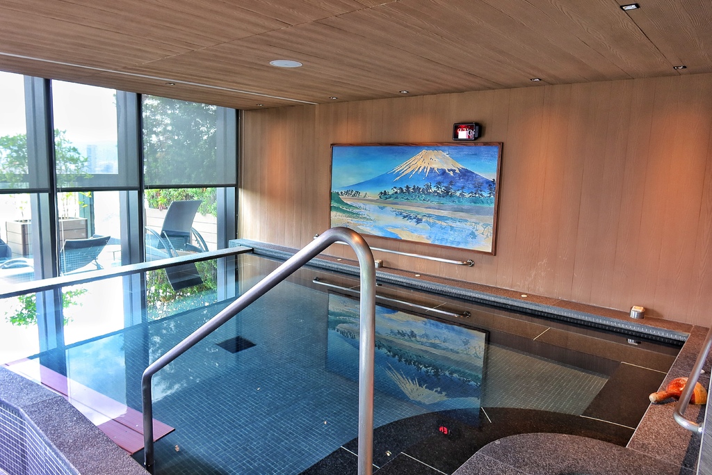 【板橋傑仕堡】傑仕堡有氧酒店，飽覽城市高樓美景，頂樓還有日式景觀湯屋! @混血珊莎的奇幻旅程