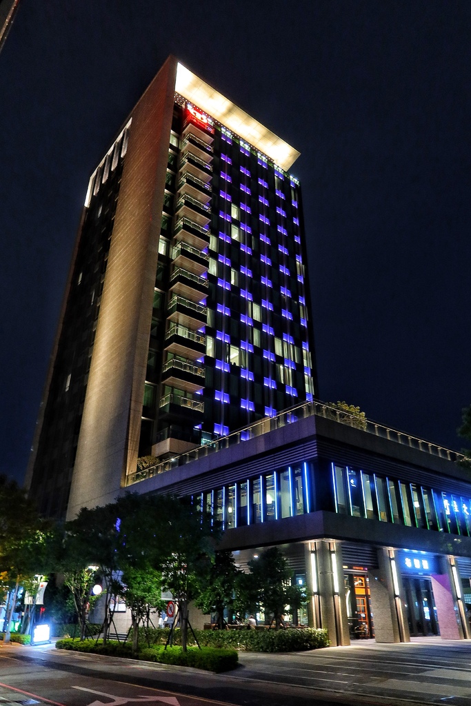 【板橋傑仕堡】傑仕堡有氧酒店，飽覽城市高樓美景，頂樓還有日式景觀湯屋! @混血珊莎的奇幻旅程