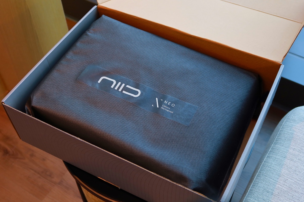 【多功能都會包】NIID NEO Cambridge 系列 後背包 即將登場！│打造劍橋風格的後背包/手機包/托特包 再現經典包款│質感有型男女皆可背 @混血珊莎的奇幻旅程