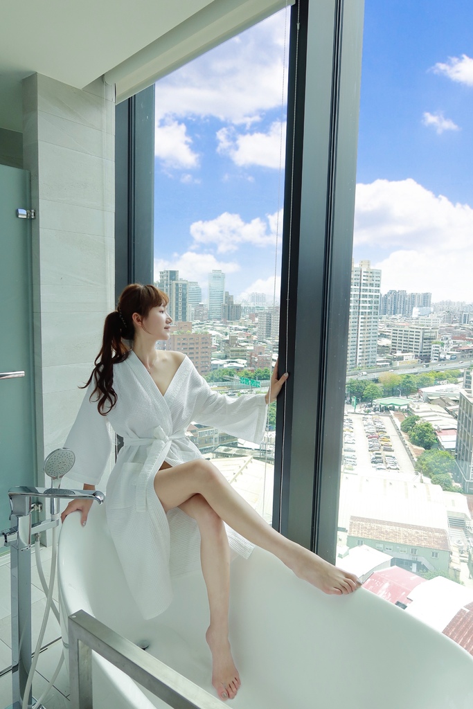 【板橋傑仕堡】傑仕堡有氧酒店，飽覽城市高樓美景，頂樓還有日式景觀湯屋! @混血珊莎的奇幻旅程