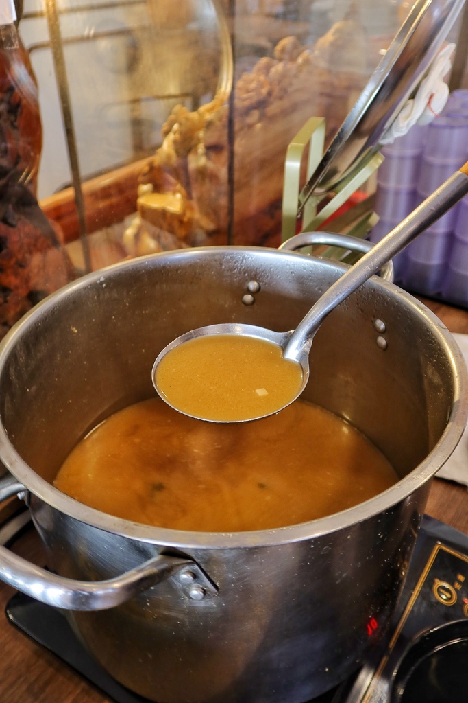 【竹圍漁港餐廳】鰻天下，自產自銷鰻魚專賣店 必吃招牌蒲燒鰻魚飯! @混血珊莎的奇幻旅程
