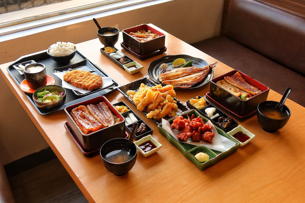 【竹圍漁港餐廳】鰻天下，自產自銷鰻魚專賣店 必吃招牌蒲燒鰻魚飯! @混血珊莎的奇幻旅程