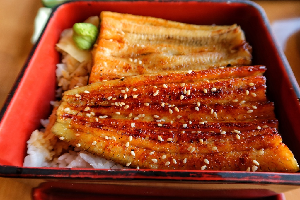 【竹圍漁港餐廳】鰻天下，自產自銷鰻魚專賣店 必吃招牌蒲燒鰻魚飯! @混血珊莎的奇幻旅程