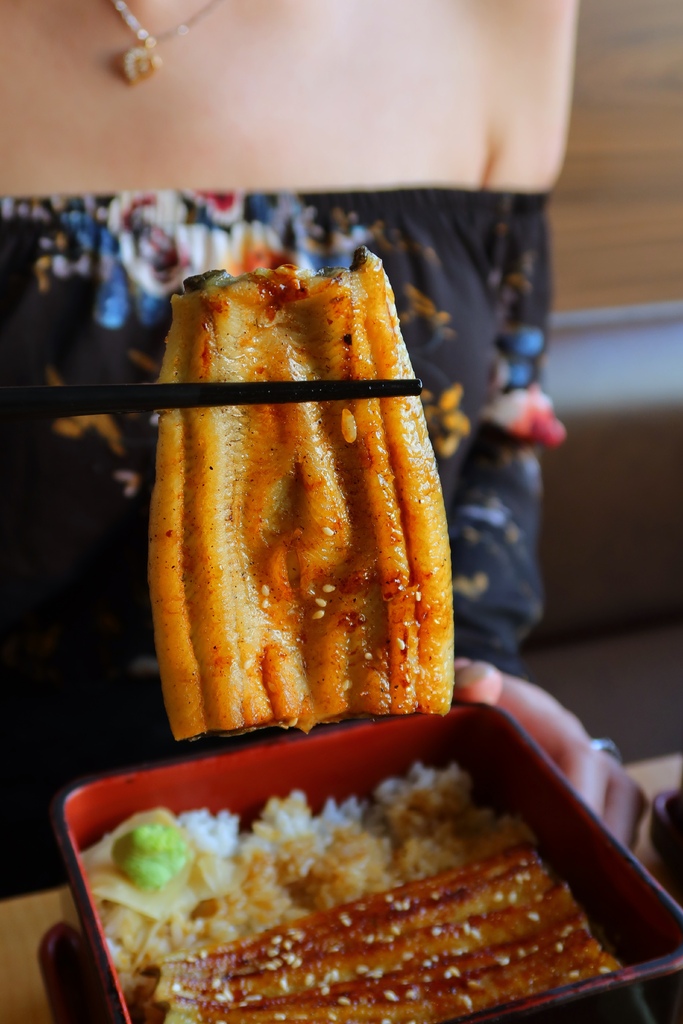 【竹圍漁港餐廳】鰻天下，自產自銷鰻魚專賣店 必吃招牌蒲燒鰻魚飯! @混血珊莎的奇幻旅程