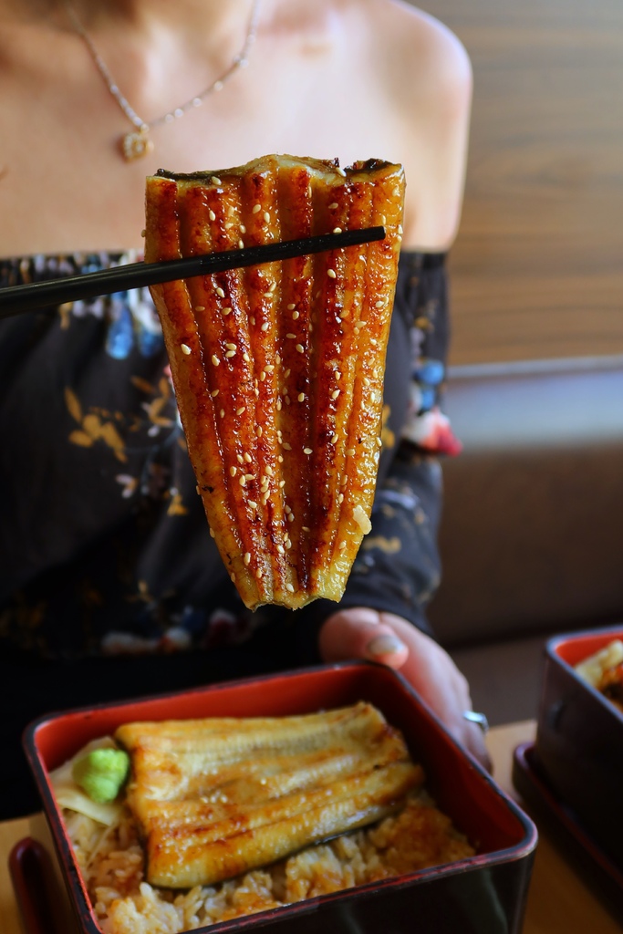 【竹圍漁港餐廳】鰻天下，自產自銷鰻魚專賣店 必吃招牌蒲燒鰻魚飯! @混血珊莎的奇幻旅程