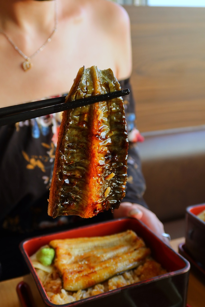 【竹圍漁港餐廳】鰻天下，自產自銷鰻魚專賣店 必吃招牌蒲燒鰻魚飯! @混血珊莎的奇幻旅程