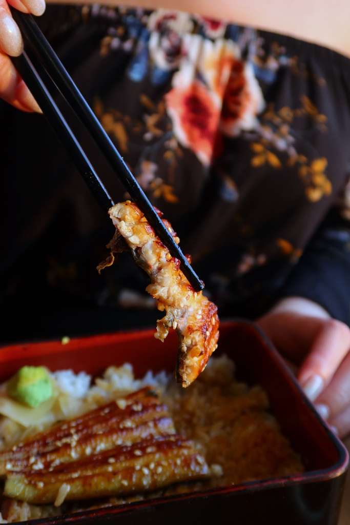 【竹圍漁港餐廳】鰻天下，自產自銷鰻魚專賣店 必吃招牌蒲燒鰻魚飯! @混血珊莎的奇幻旅程