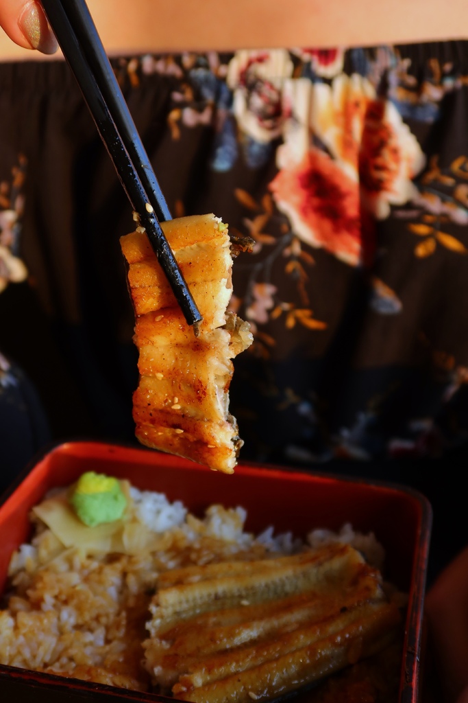 【竹圍漁港餐廳】鰻天下，自產自銷鰻魚專賣店 必吃招牌蒲燒鰻魚飯! @混血珊莎的奇幻旅程