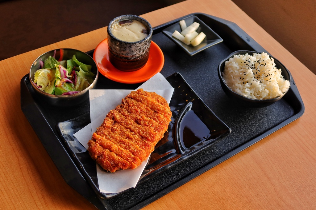 【竹圍漁港餐廳】鰻天下，自產自銷鰻魚專賣店 必吃招牌蒲燒鰻魚飯! @混血珊莎的奇幻旅程