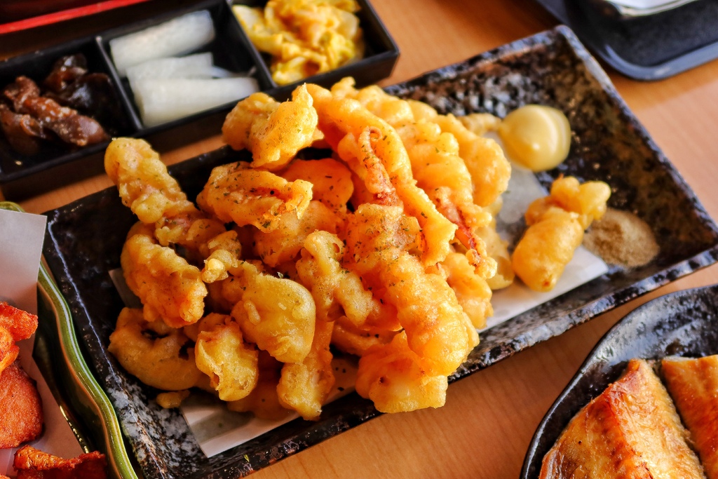 【竹圍漁港餐廳】鰻天下，自產自銷鰻魚專賣店 必吃招牌蒲燒鰻魚飯! @混血珊莎的奇幻旅程