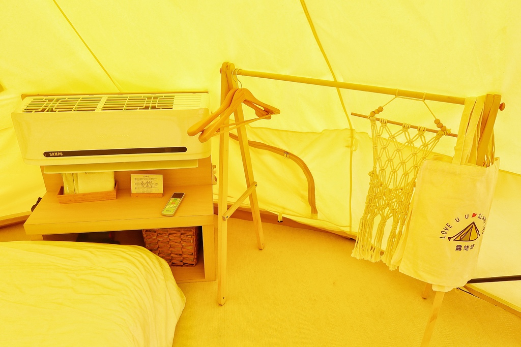 【露悠悠Glamping】 露悠悠露營區，高雄露營免裝備，露天山泉泳池超好玩，貨櫃酒吧好chill! @混血珊莎的奇幻旅程