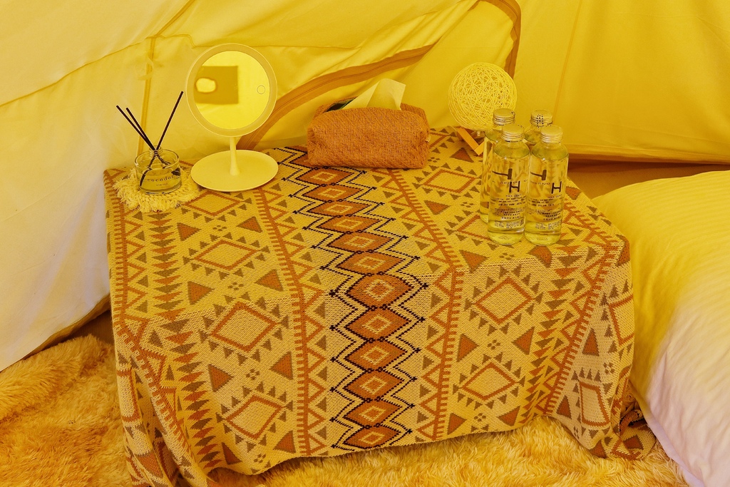 【露悠悠Glamping】 露悠悠露營區，高雄露營免裝備，露天山泉泳池超好玩，貨櫃酒吧好chill! @混血珊莎的奇幻旅程