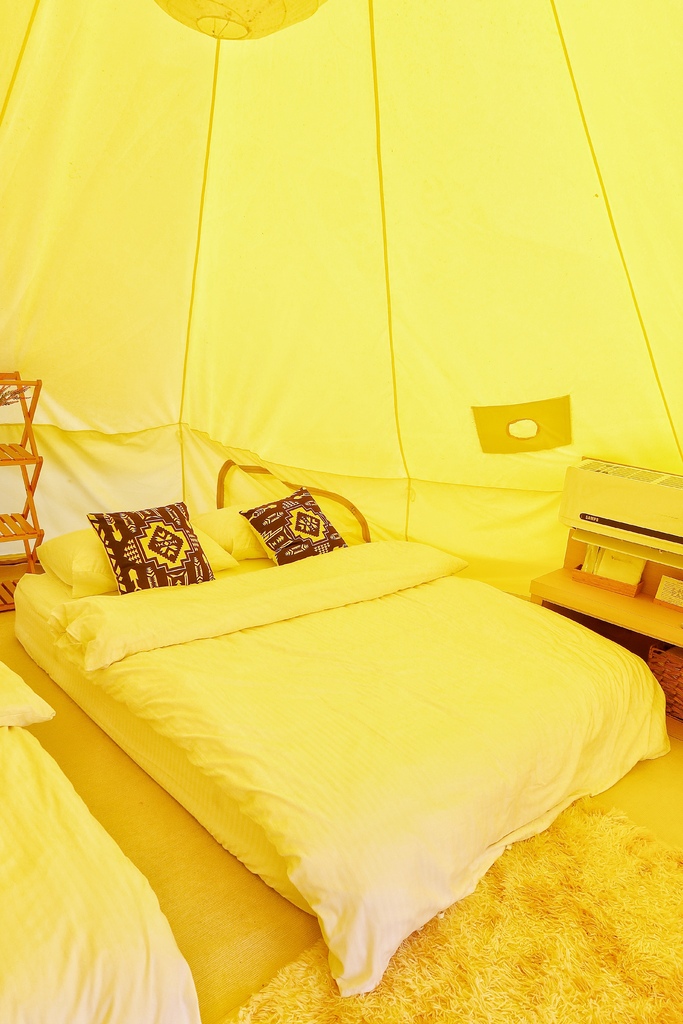 【露悠悠Glamping】 露悠悠露營區，高雄露營免裝備，露天山泉泳池超好玩，貨櫃酒吧好chill! @混血珊莎的奇幻旅程
