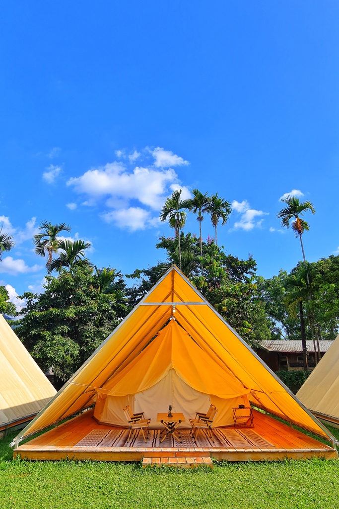 【露悠悠Glamping】 露悠悠露營區，高雄露營免裝備，露天山泉泳池超好玩，貨櫃酒吧好chill! @混血珊莎的奇幻旅程