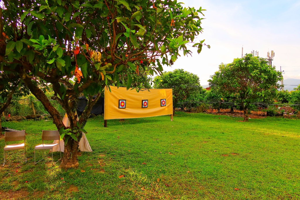 【露悠悠Glamping】 露悠悠露營區，高雄露營免裝備，露天山泉泳池超好玩，貨櫃酒吧好chill! @混血珊莎的奇幻旅程