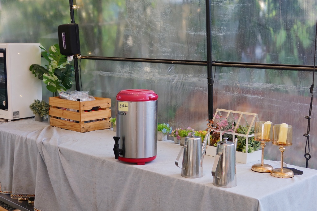 【露悠悠Glamping】 露悠悠露營區，高雄露營免裝備，露天山泉泳池超好玩，貨櫃酒吧好chill! @混血珊莎的奇幻旅程