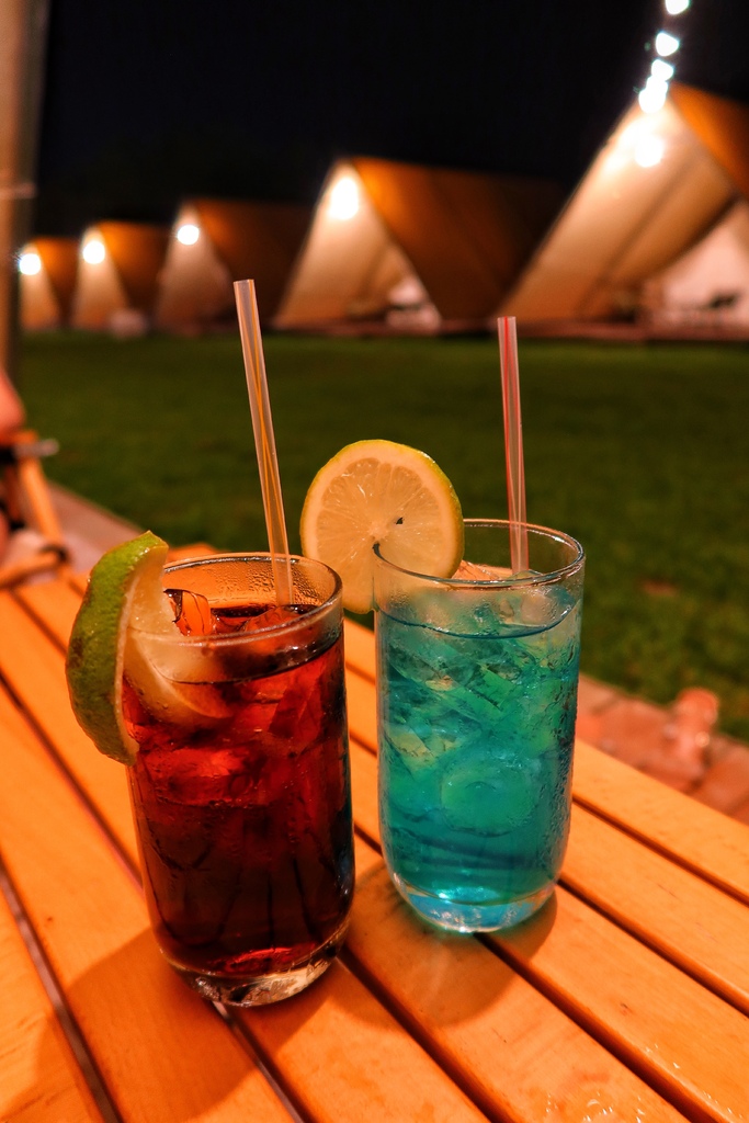 【露悠悠Glamping】 露悠悠露營區，高雄露營免裝備，露天山泉泳池超好玩，貨櫃酒吧好chill! @混血珊莎的奇幻旅程