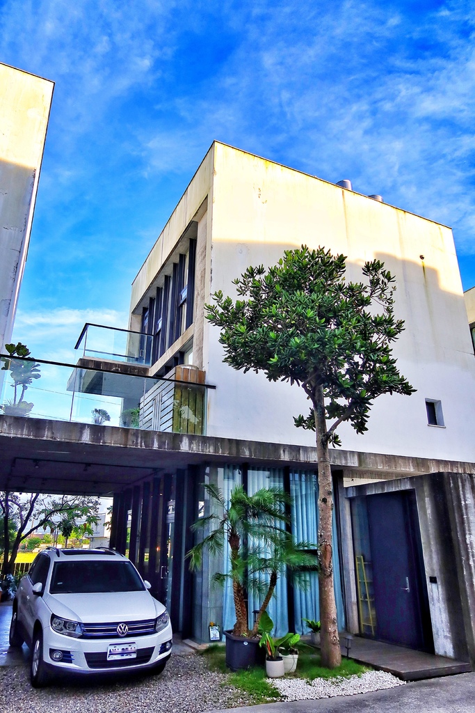 【宜蘭民宿 villa】「蘆薈villa」 獨棟清水模別墅， 10 人就能包棟，烤肉/ktv/游泳池/麻將通通有! @混血珊莎的奇幻旅程