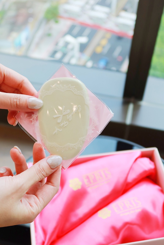 【參加婚禮鞋子推薦】艾佩絲EPRIS手工婚鞋｜雪白金婚鞋 輕奢華質感 好搭又好走｜台灣手工婚鞋品牌 大小尺碼女鞋通通有｜平價婚鞋皮鞋推薦 @混血珊莎的奇幻旅程