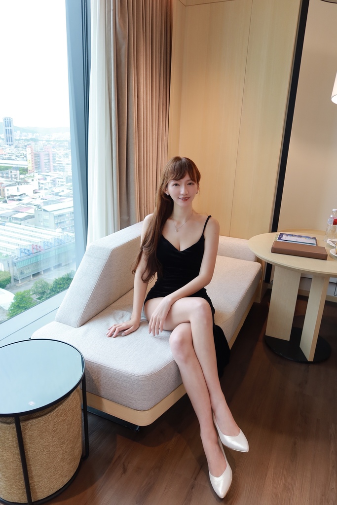 【參加婚禮鞋子推薦】艾佩絲EPRIS手工婚鞋｜雪白金婚鞋 輕奢華質感 好搭又好走｜台灣手工婚鞋品牌 大小尺碼女鞋通通有｜平價婚鞋皮鞋推薦 @混血珊莎的奇幻旅程