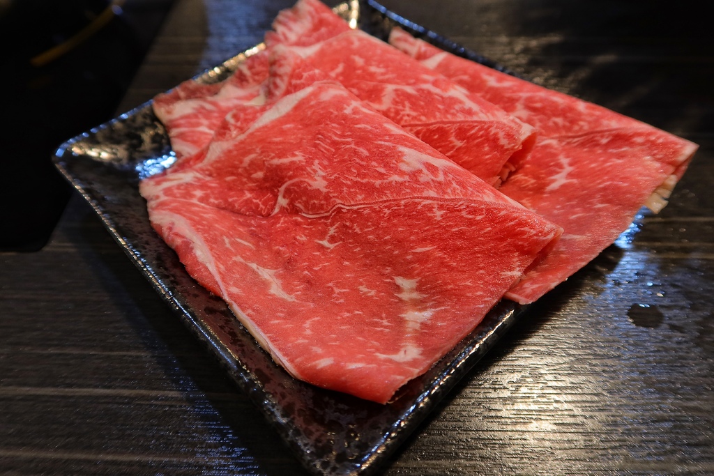 【新莊火鍋】武鶴火鍋，享用三種頂級和牛 超澎湃豪華海鮮拼盤  打卡送龍蝦 @混血珊莎的奇幻旅程